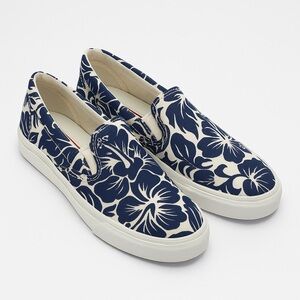 🌺 Prada Floral Slip-On Sneakers – Effortless Luxury Meets Island Chic! 🌺